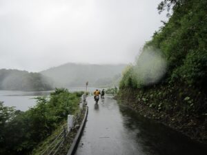  元気のいいオヤジ達です。